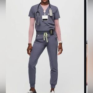 🚀🩶 FIGS Scrub Set - SPACE NAVY  (Size M) - Great  Condition
Tags included